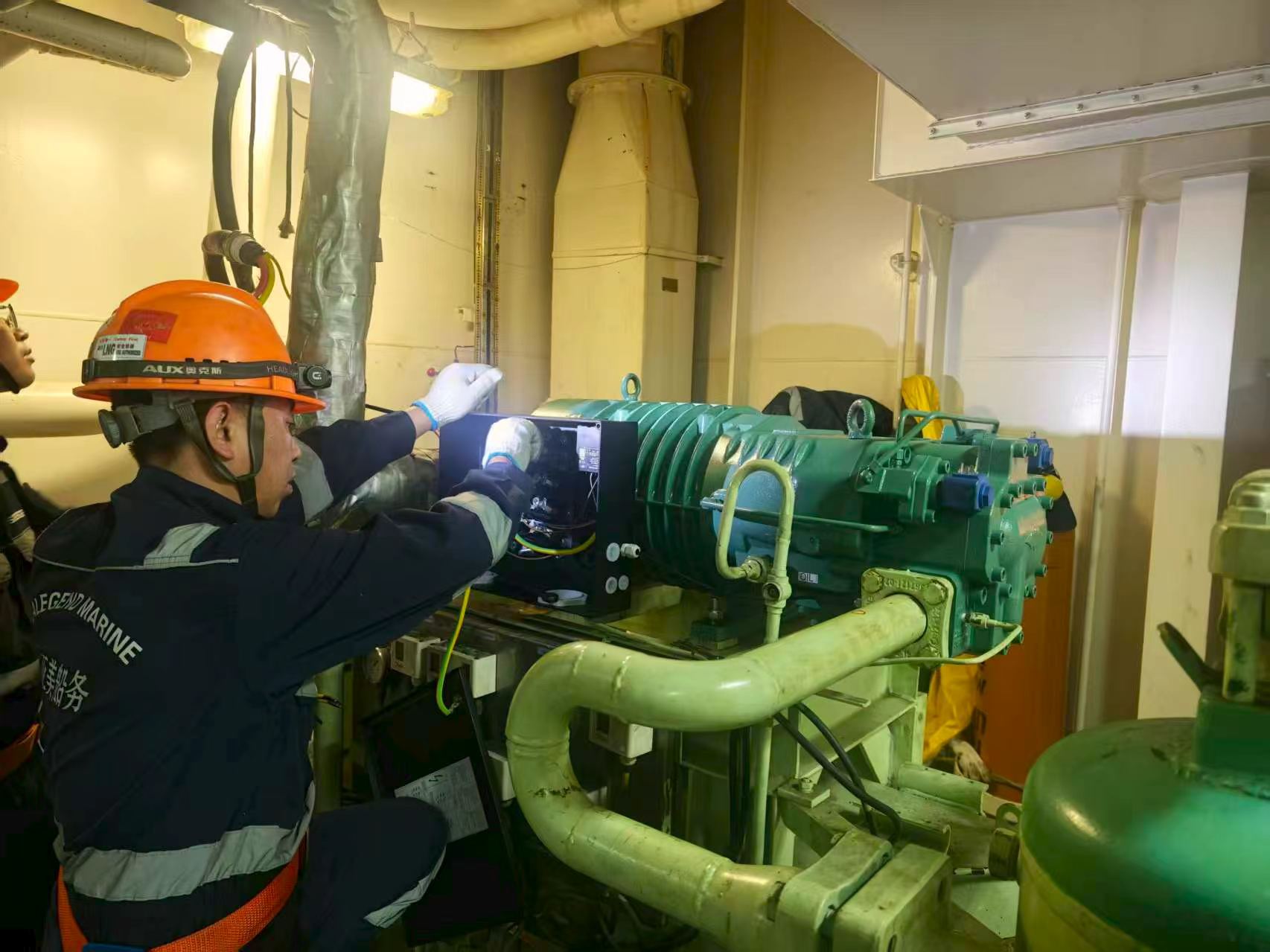BITZER AIR CONDITIONER COMPRESSOR SUPPLY <br> TYPE: HSK7471-90-40P